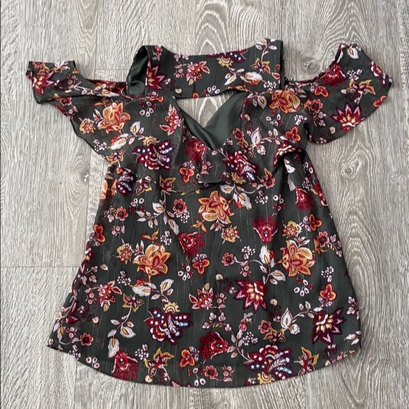 Fancy Floral Top - Picture 2 of 2